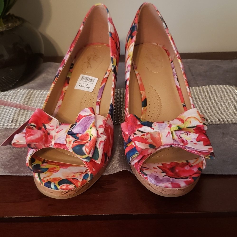 Deflex Comfort Woman Size 12Wide Open Toe Wedges